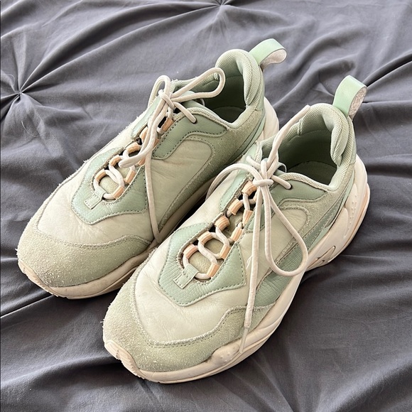 Stylish leather Puma Sneakers - Picture 1 of 6